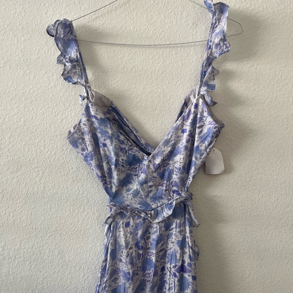 Astr floral backless maxi dress in light blue and white - Picture 4 of 8